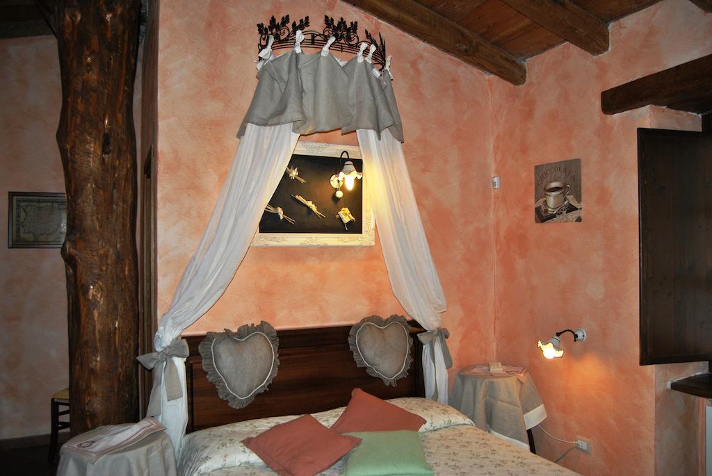 Le Macine Del Confluente Bed and Breakfast Badalucco Exteriör bild