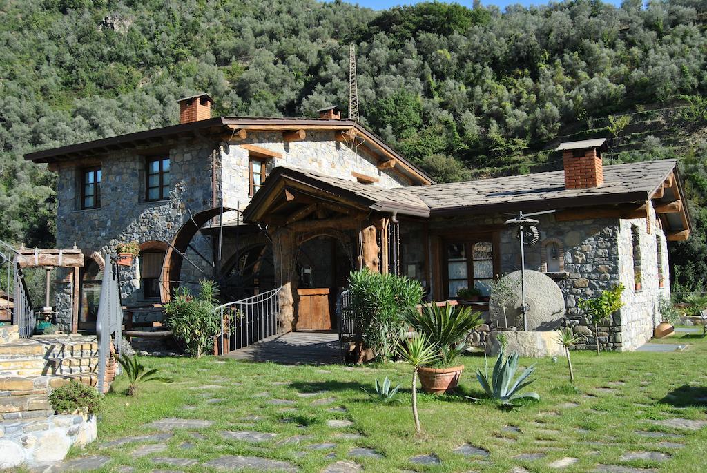 Le Macine Del Confluente Bed and Breakfast Badalucco Exteriör bild